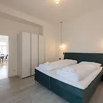 Meranosuites